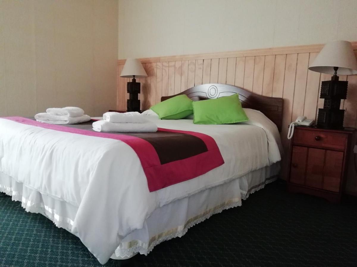 Hostal Los Pinos Puerto Natales Zewnętrze zdjęcie