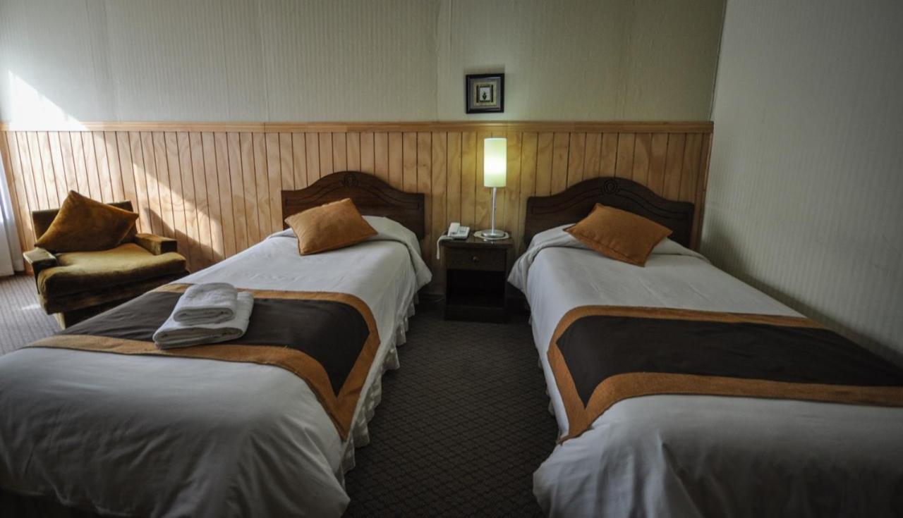 Hostal Los Pinos Puerto Natales Zewnętrze zdjęcie