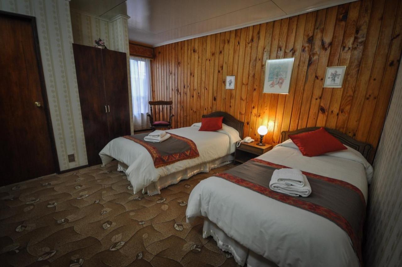 Hostal Los Pinos Puerto Natales Zewnętrze zdjęcie