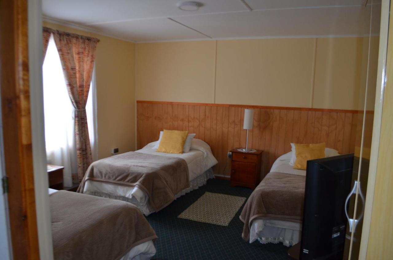 Hostal Los Pinos Puerto Natales Zewnętrze zdjęcie