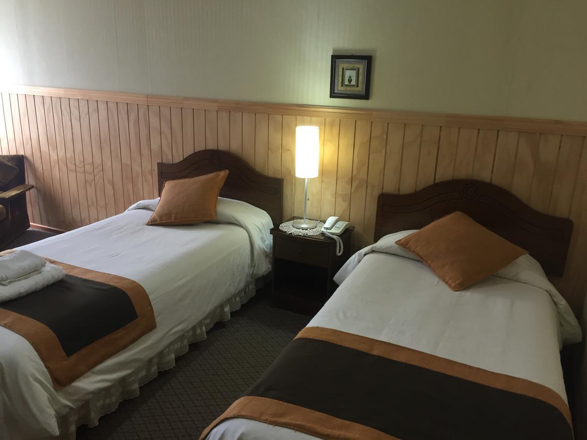 Hostal Los Pinos Puerto Natales Zewnętrze zdjęcie