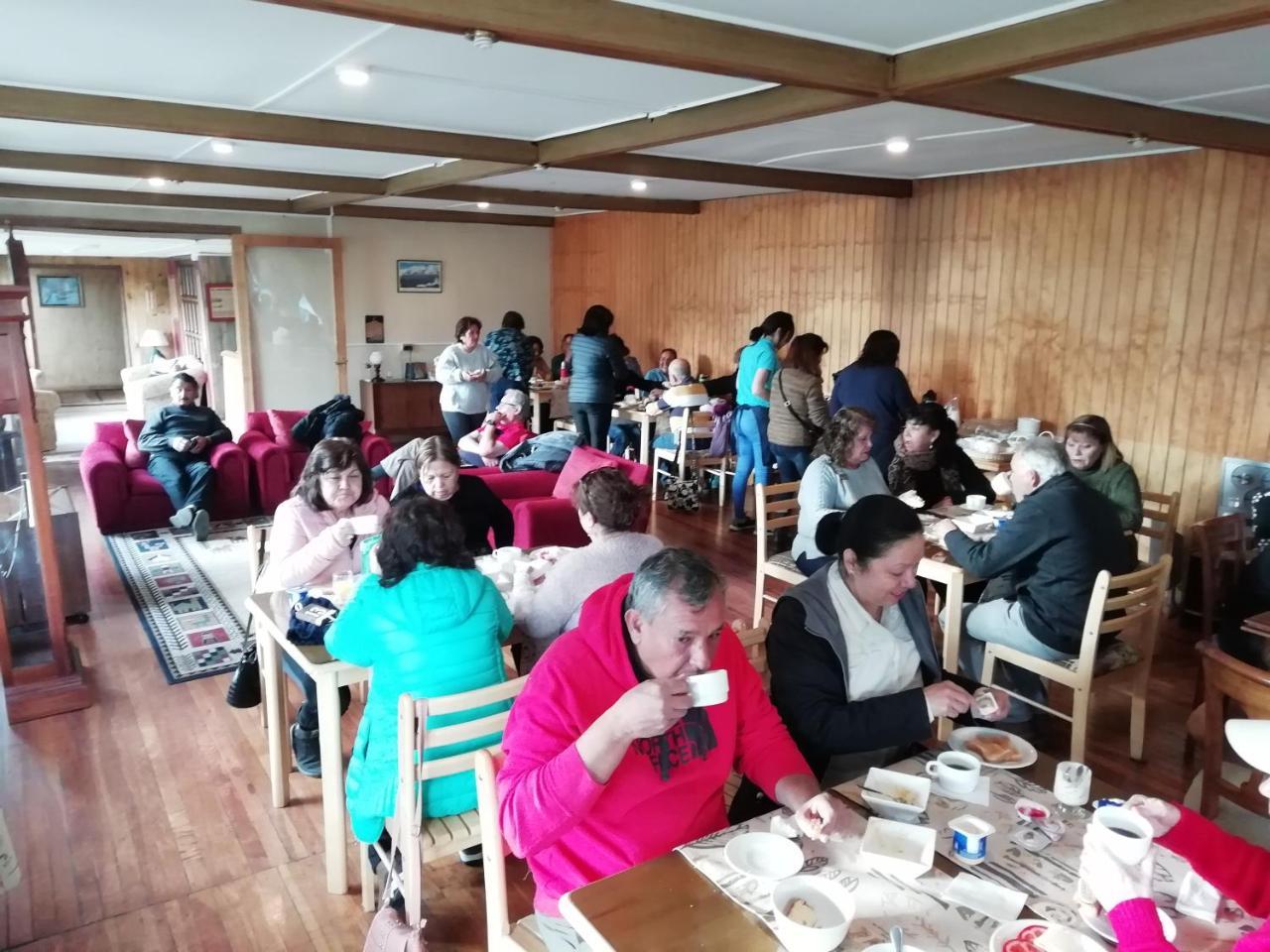 Hostal Los Pinos Puerto Natales Zewnętrze zdjęcie